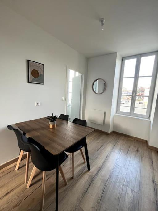 Le Duplex Tout Confort Bressuire Exteriör bild